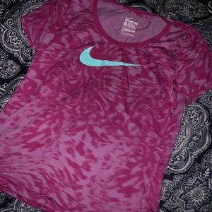 women’s nike tee